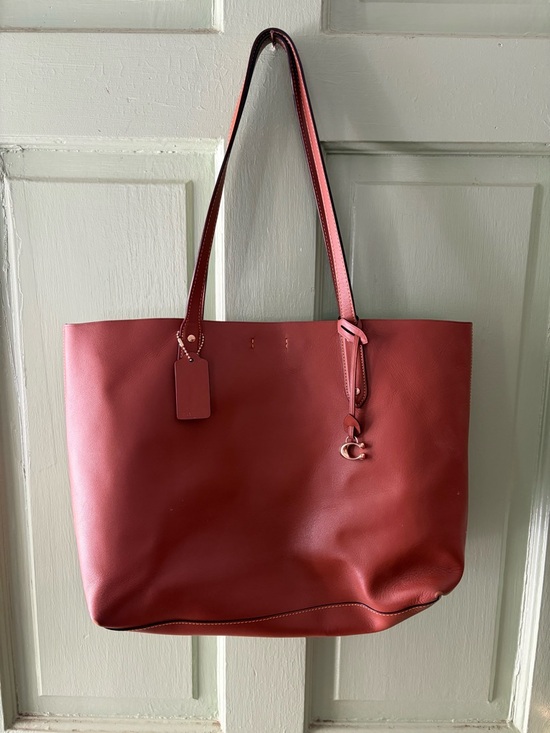 Coach Handbags - Coach Central Tote 39